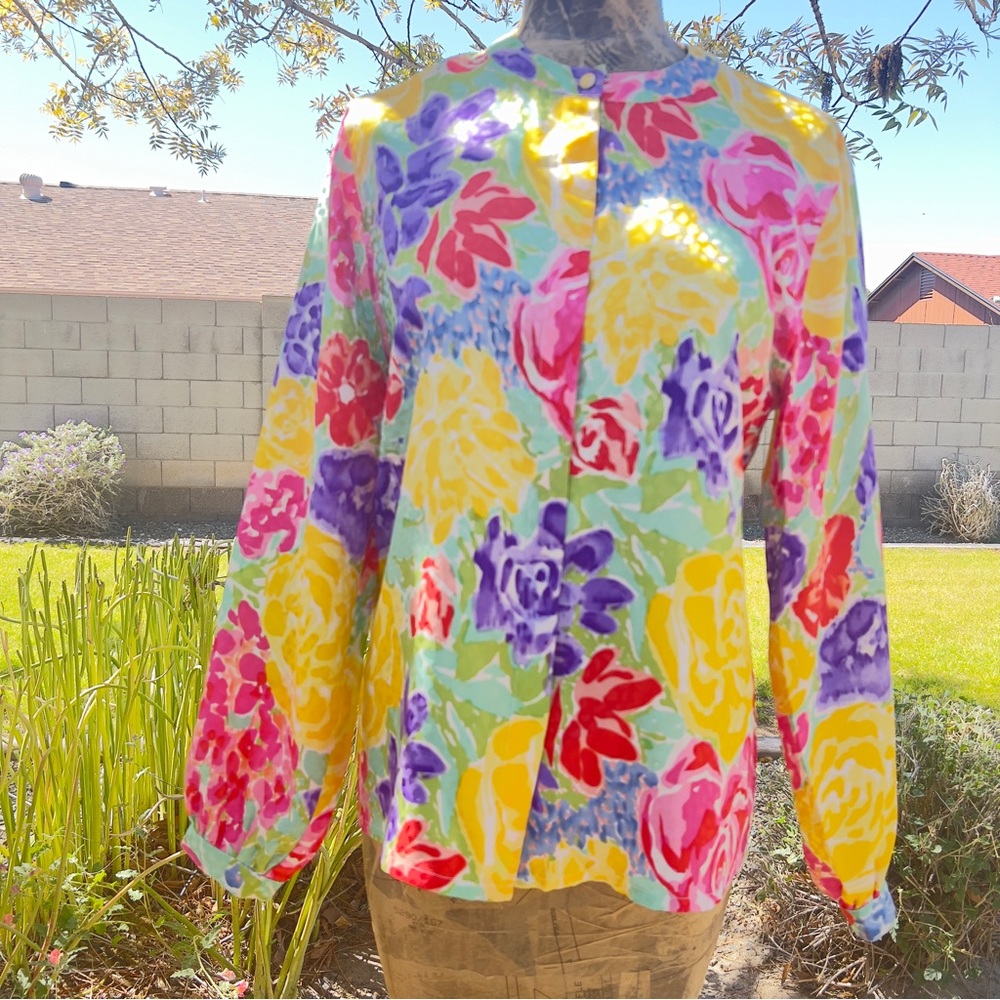 VINTAGE SAKS FITH AVE 100% Silk Floral Button Front Blouse Sz 8 Colorful and Fun